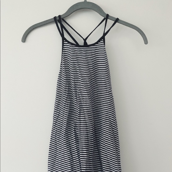 BUNDLE Hollister Tanks - Picture 2 of 2